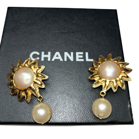 Chanel Paris FRANCE 80s 90s 24 K Gold Sun White Faux Pearl Dangle Clip E… - Picture 1 of 9